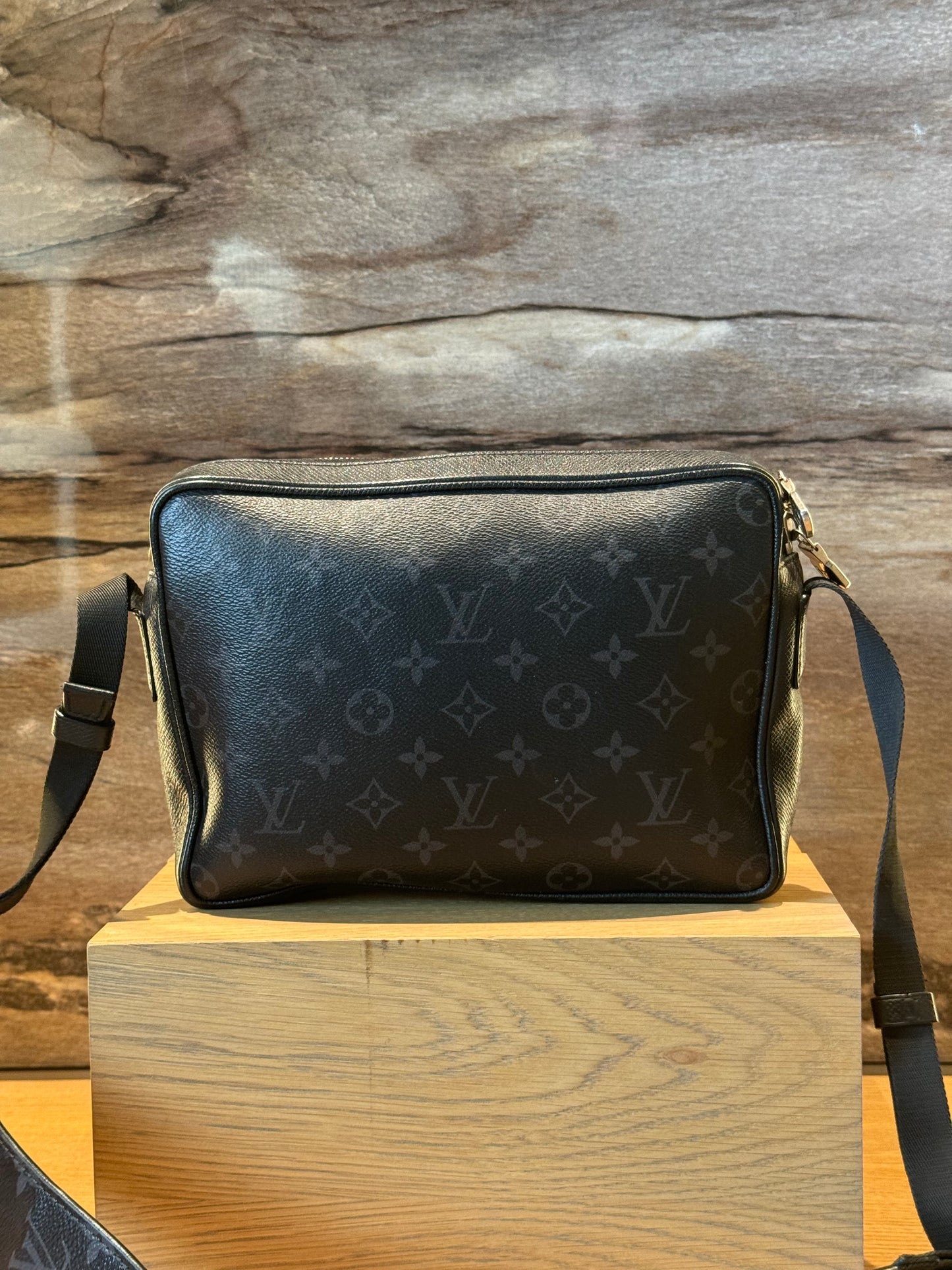 Louis Vuitton Messenger Bag Monogram Black Leather