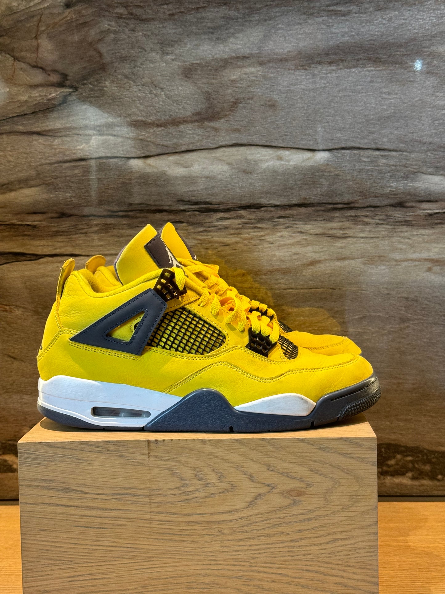 Air Jordan 4 Retro Lightning