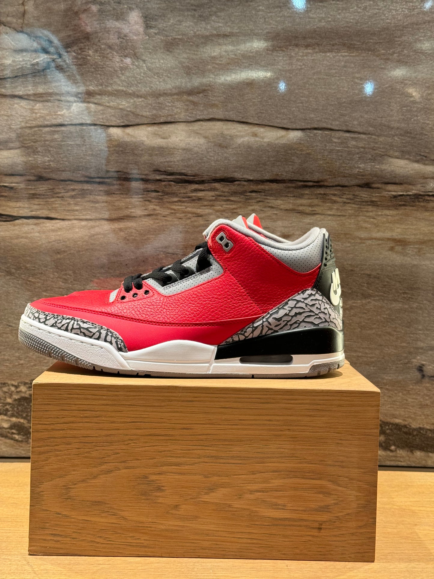 Air Jordan 3 SE Red Unite