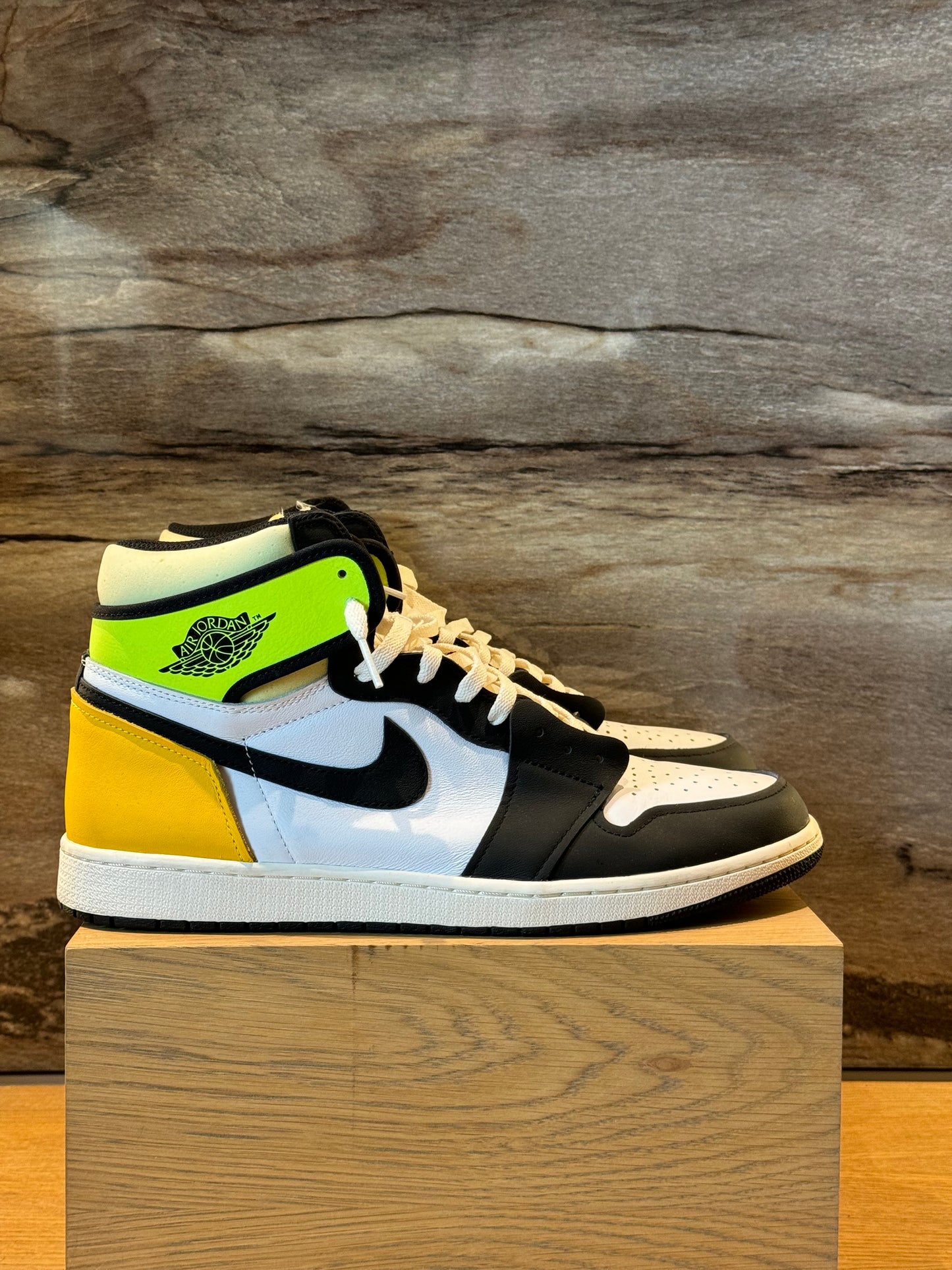 Air Jordan 1 High Volt