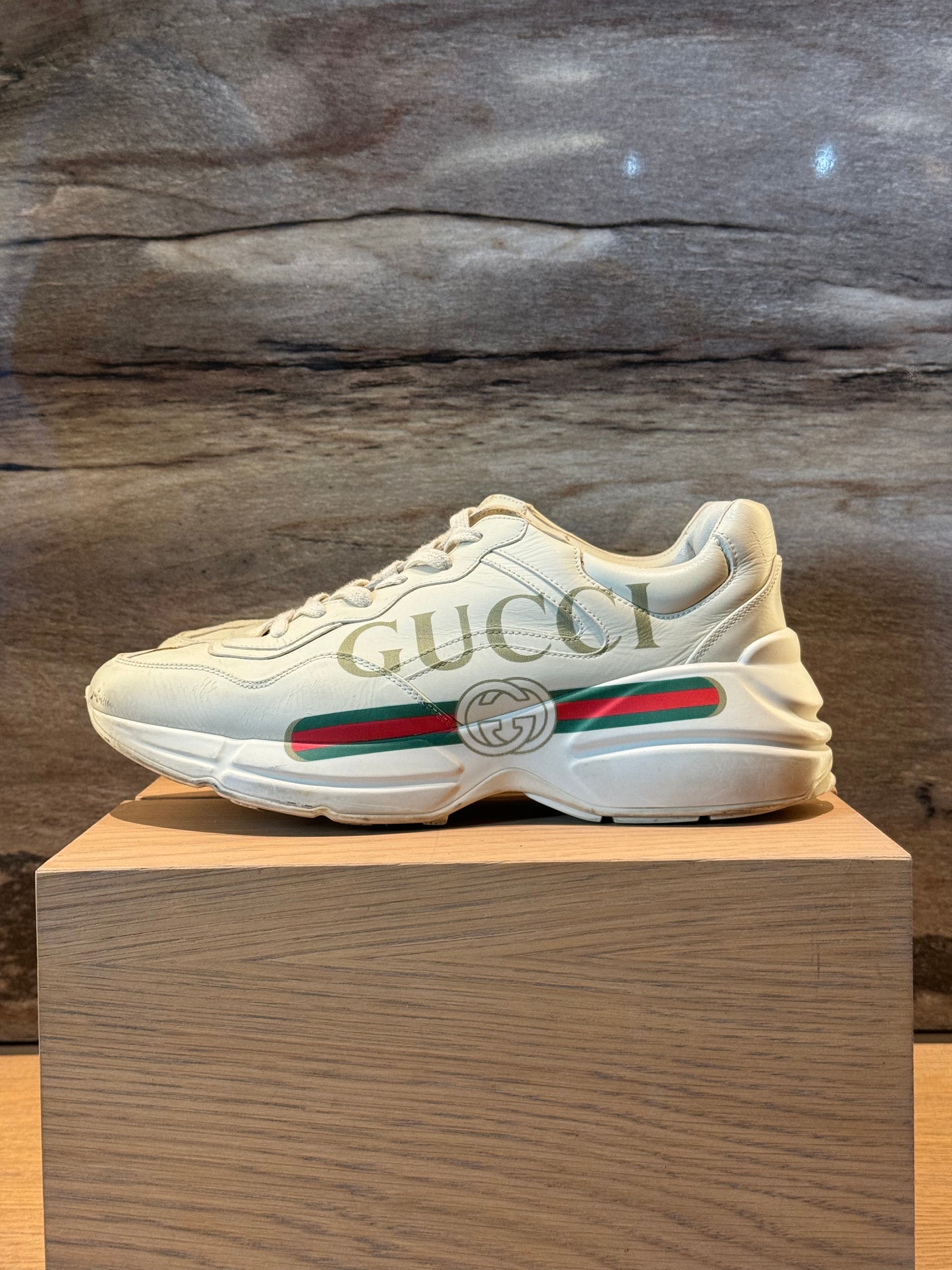 Gucci Sneakers Beige Logo