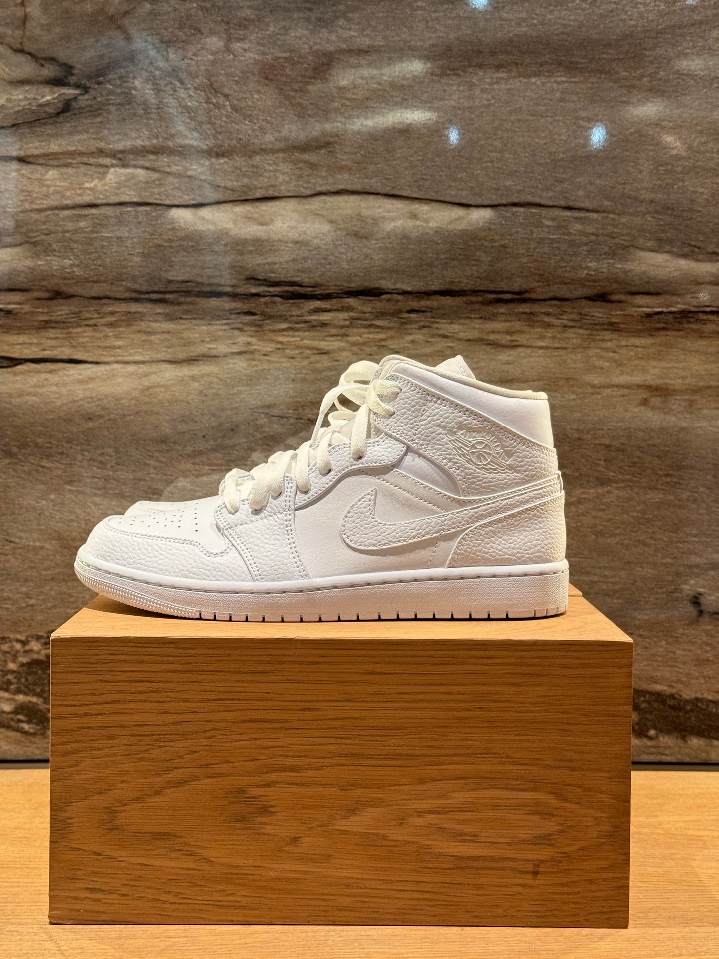 Air Jordan 1 Mid White