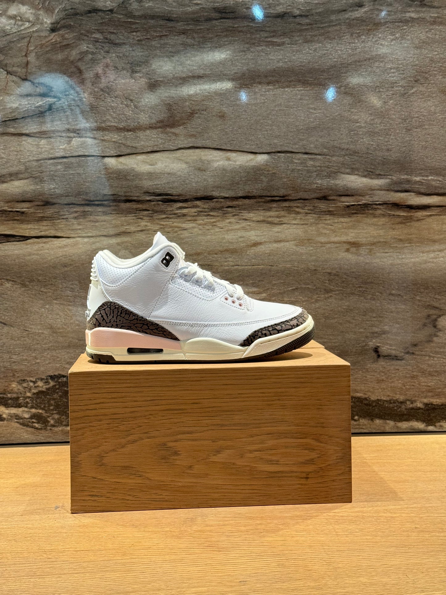 Air Jordan 3 Neapolitan