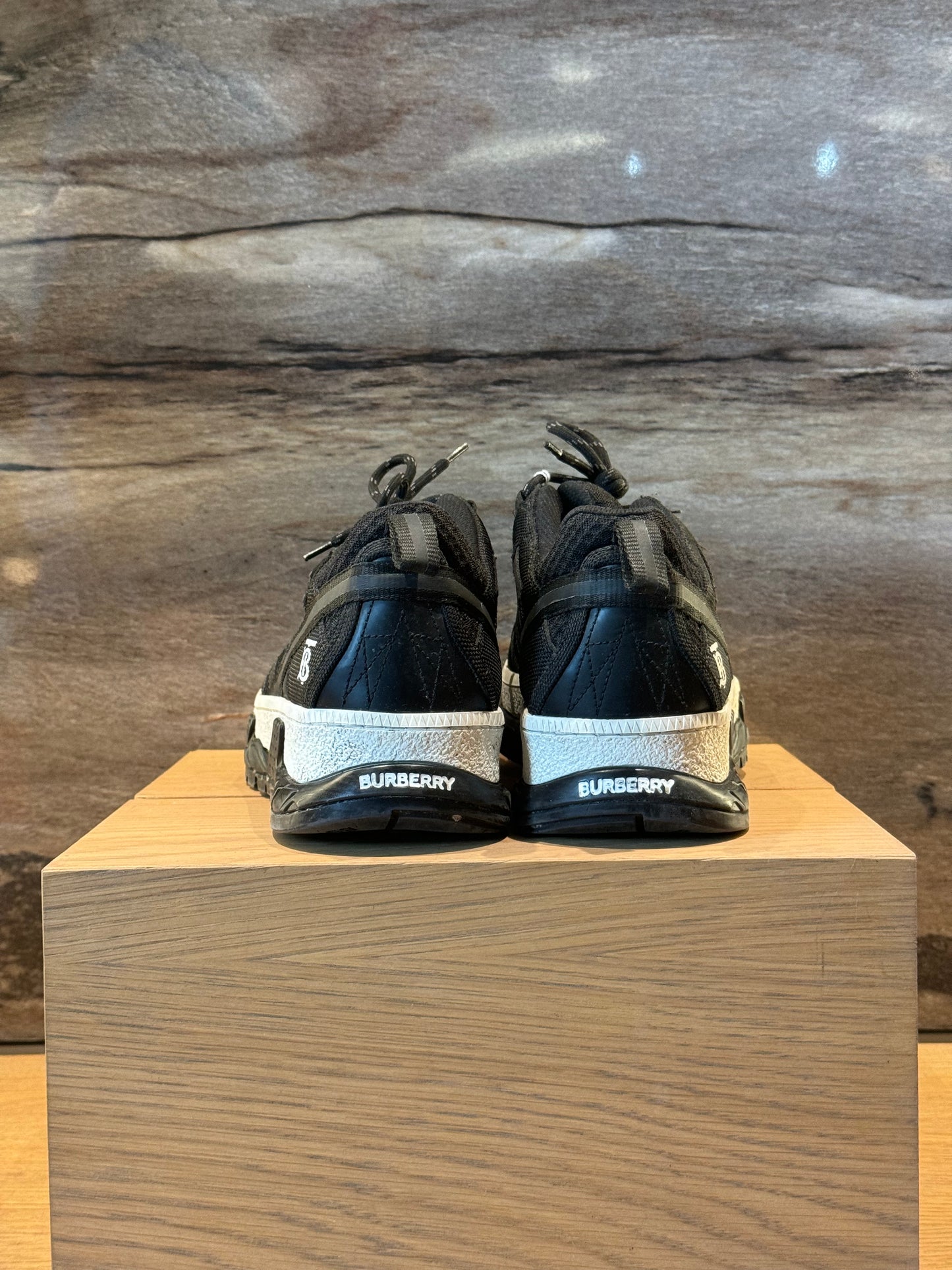 Burberry Sneakers TB Black