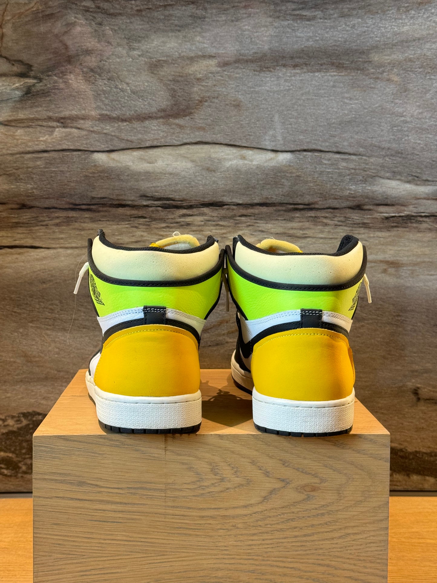 Air Jordan 1 High Volt