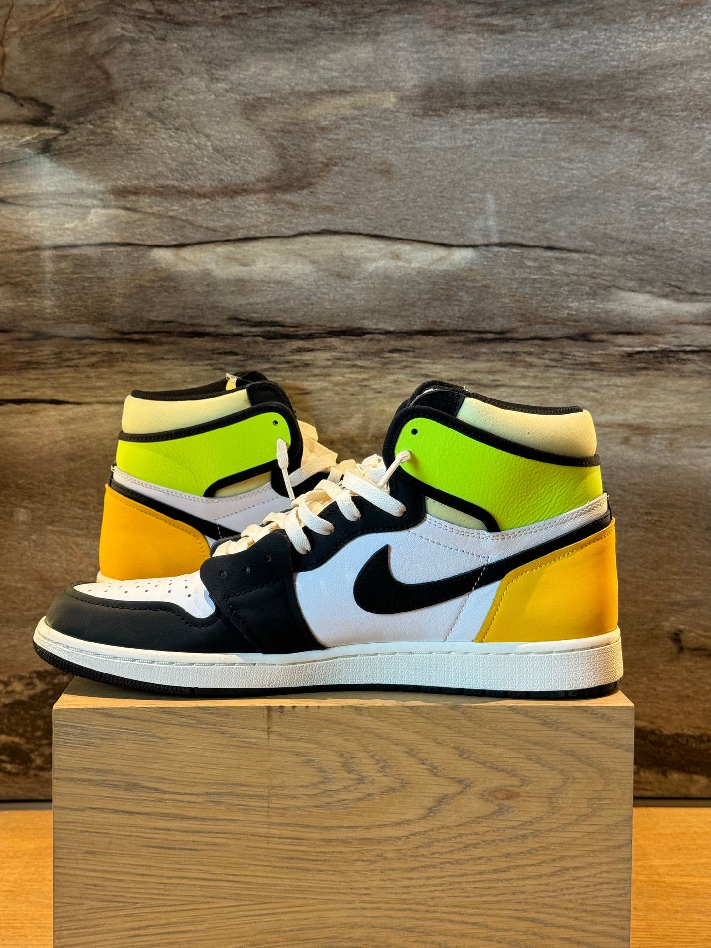 Air Jordan 1 High Volt