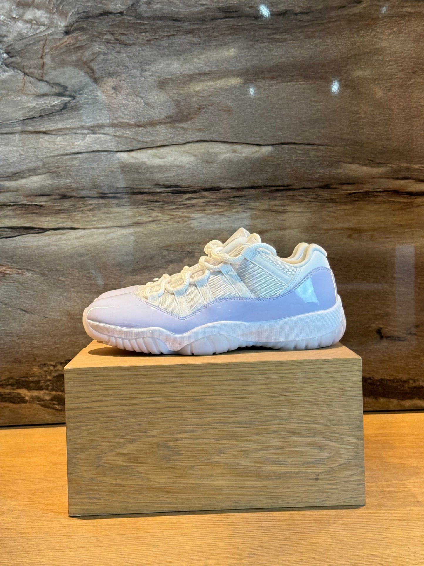 Air Jordan 11 Low Purple