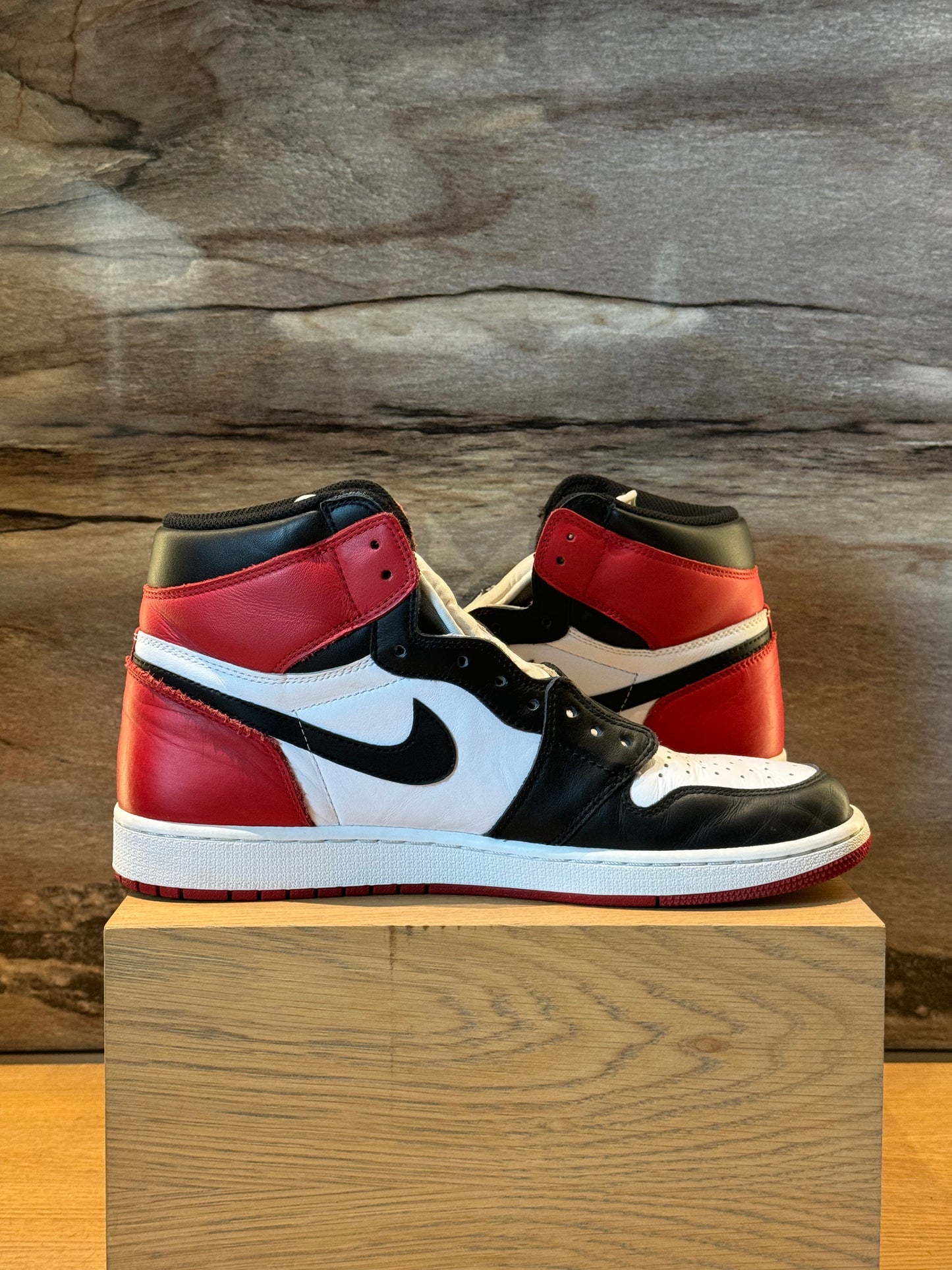 Air Jordan 1 High Black Toe 2016