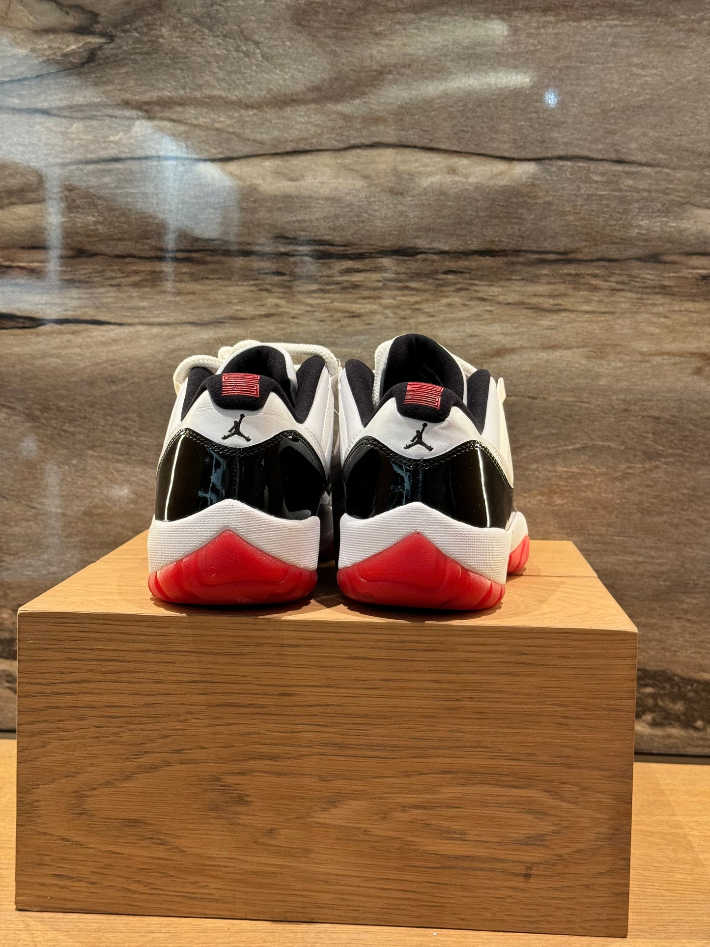 Air Jordan 11 Retro Low Concord Bred