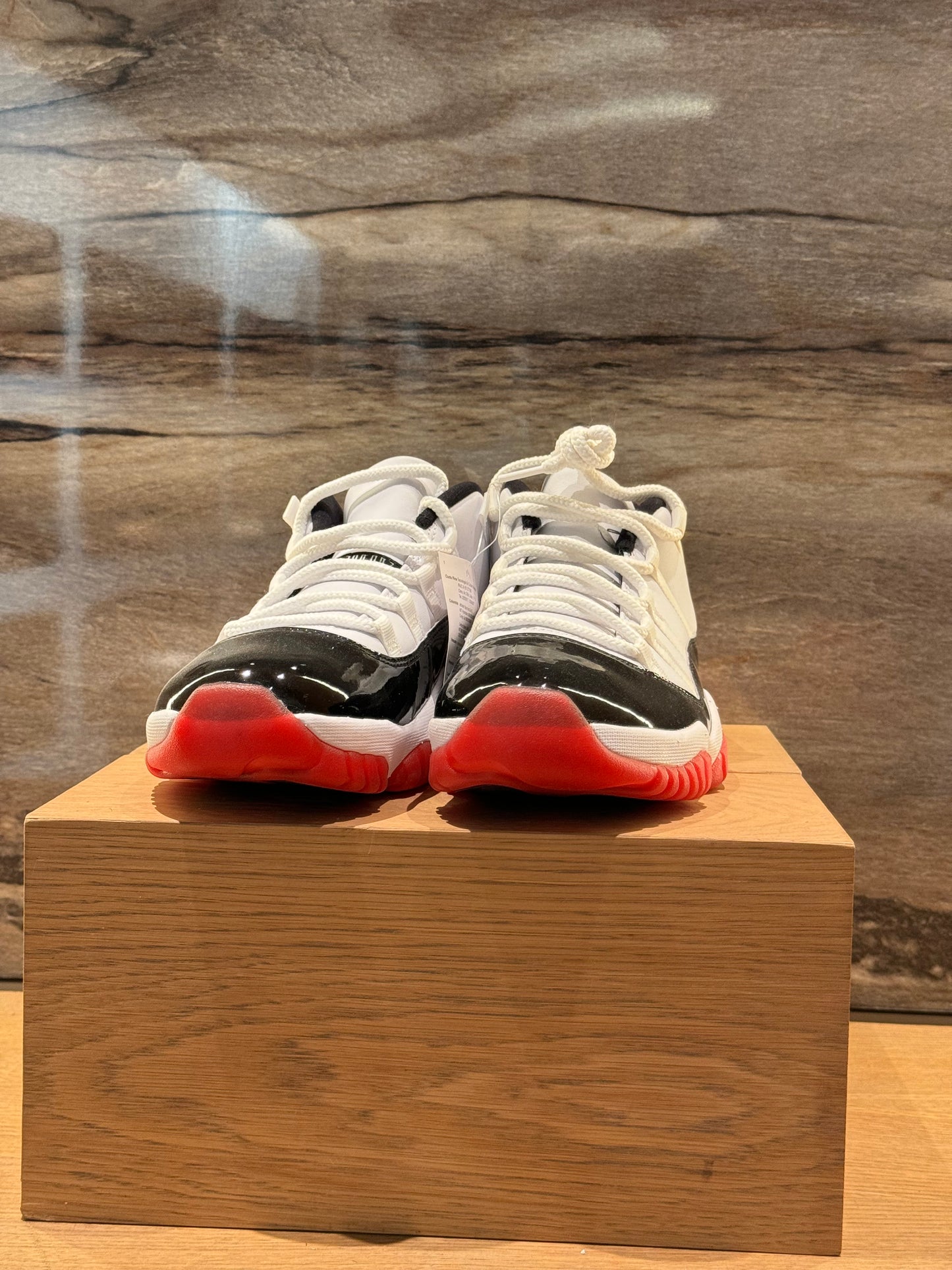 Air Jordan 11 Retro Low Concord Bred