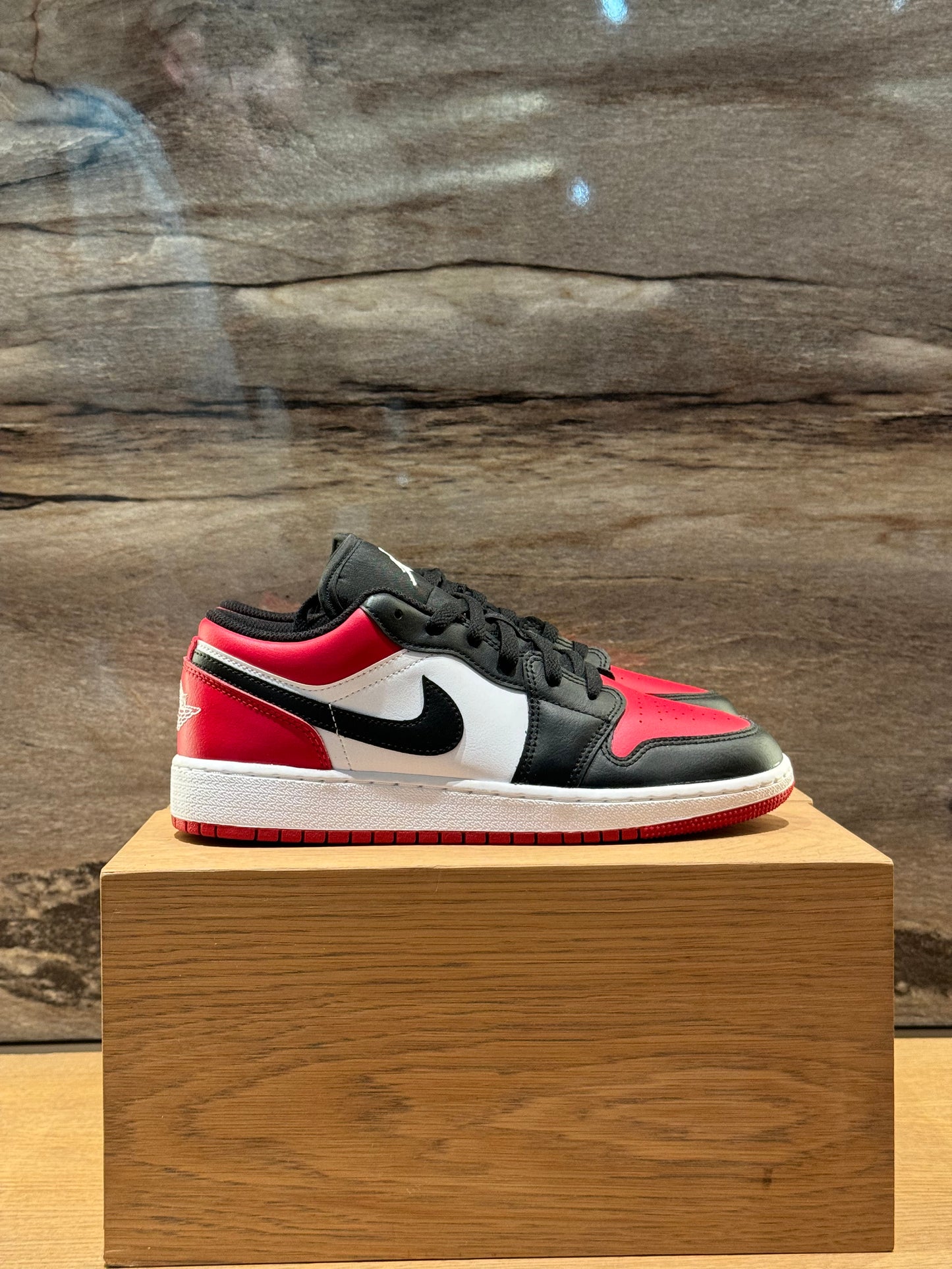 Air Jordan 1 Low Bred Toe