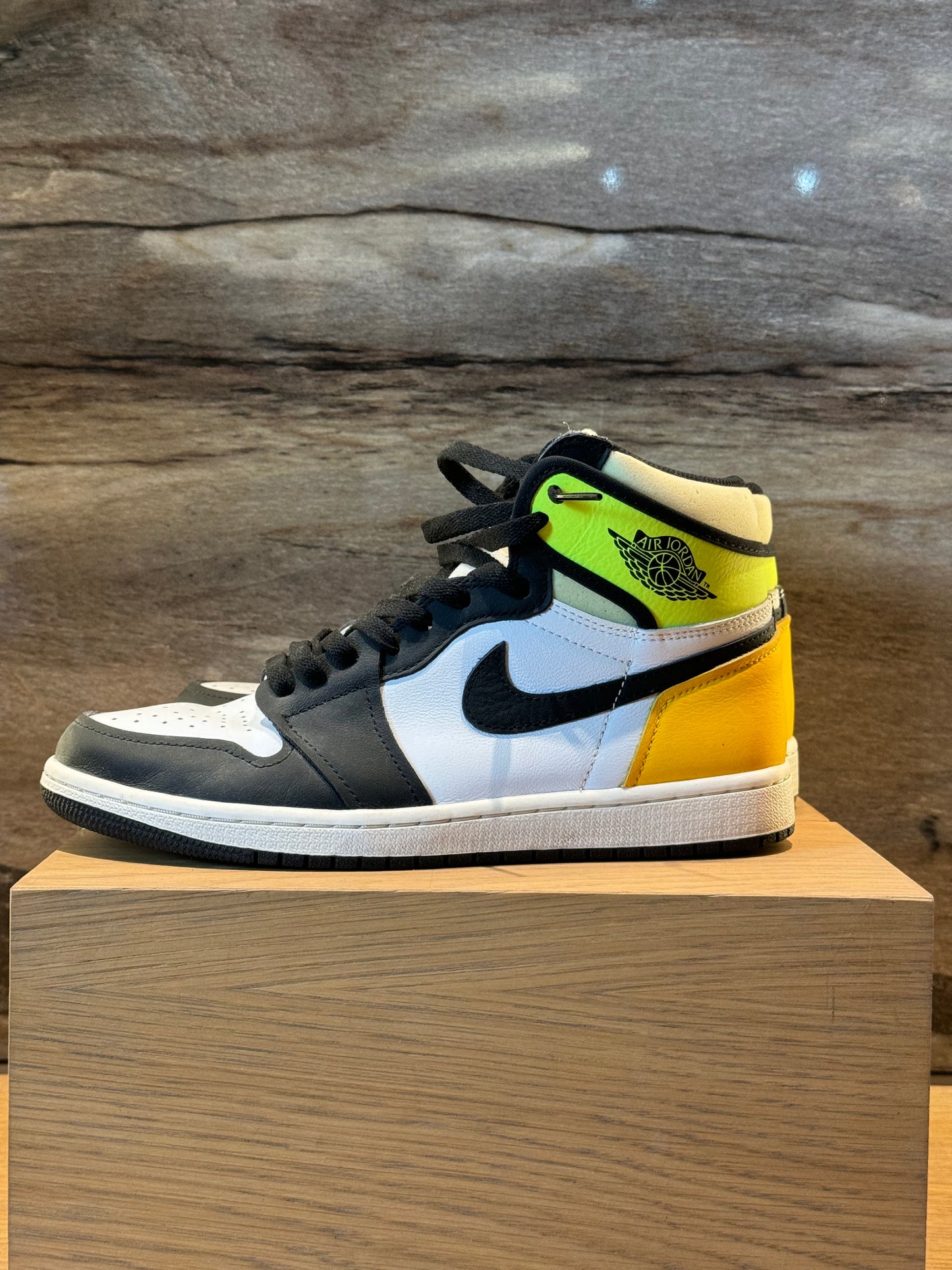 Air Jordan 1 High Volt