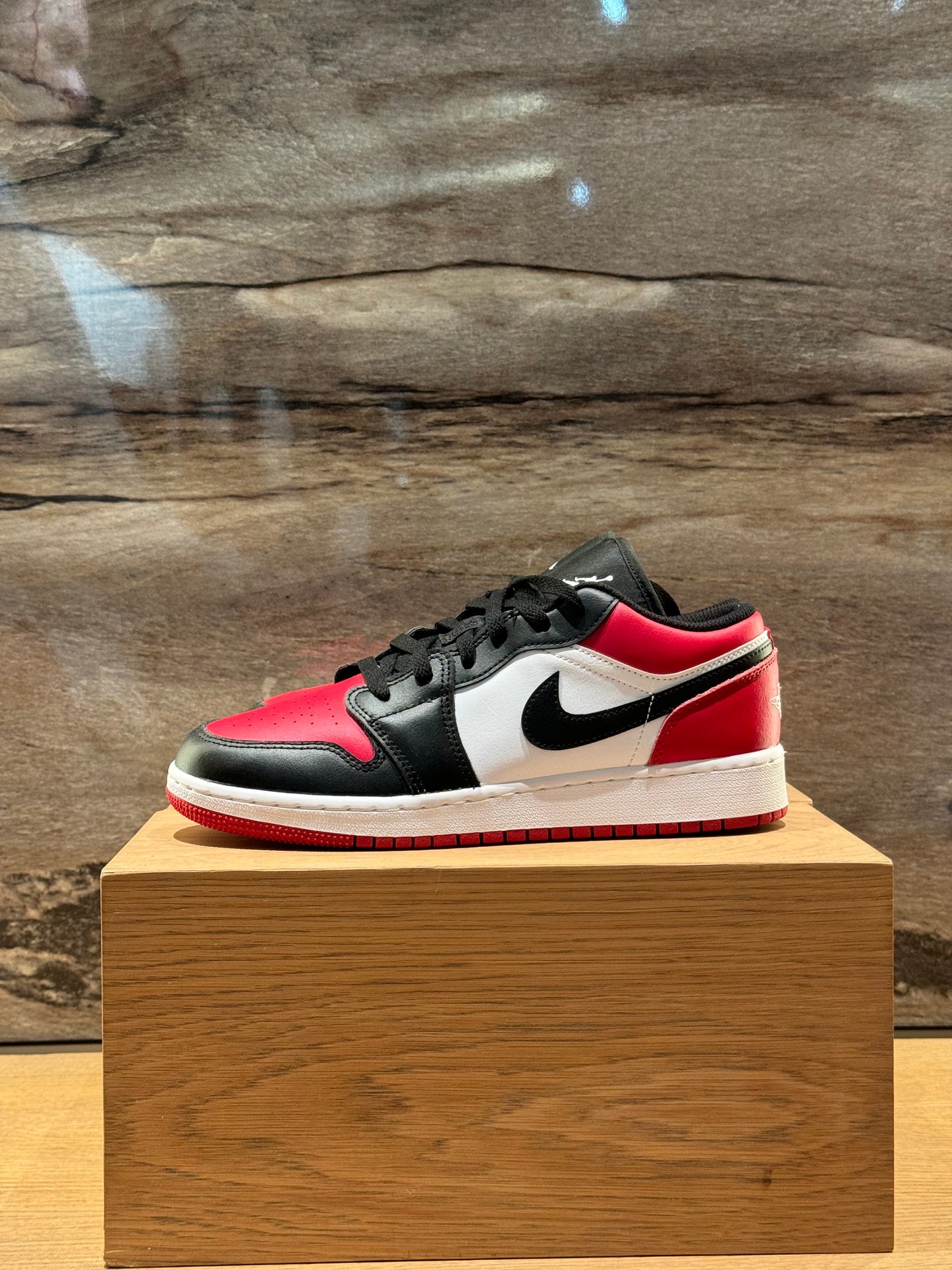 Air Jordan 1 Low Bred Toe