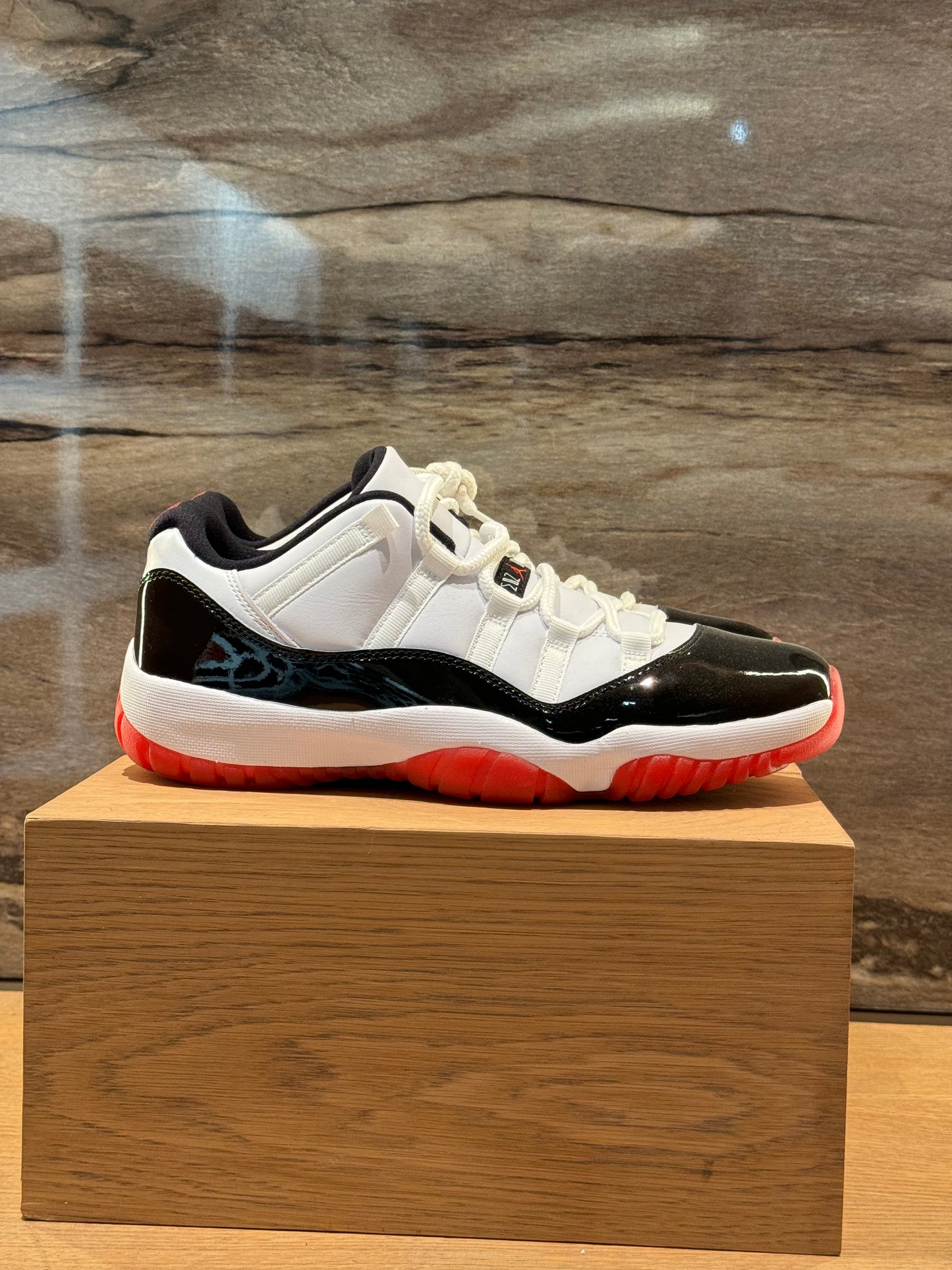 Air Jordan 11 Retro Low Concord Bred