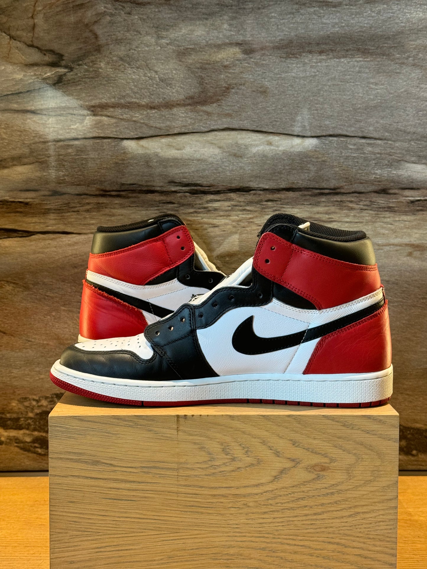 Air Jordan 1 High Black Toe 2016