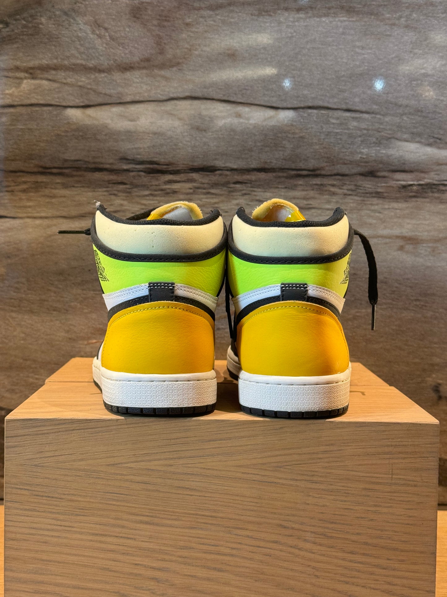 Air Jordan 1 High Volt