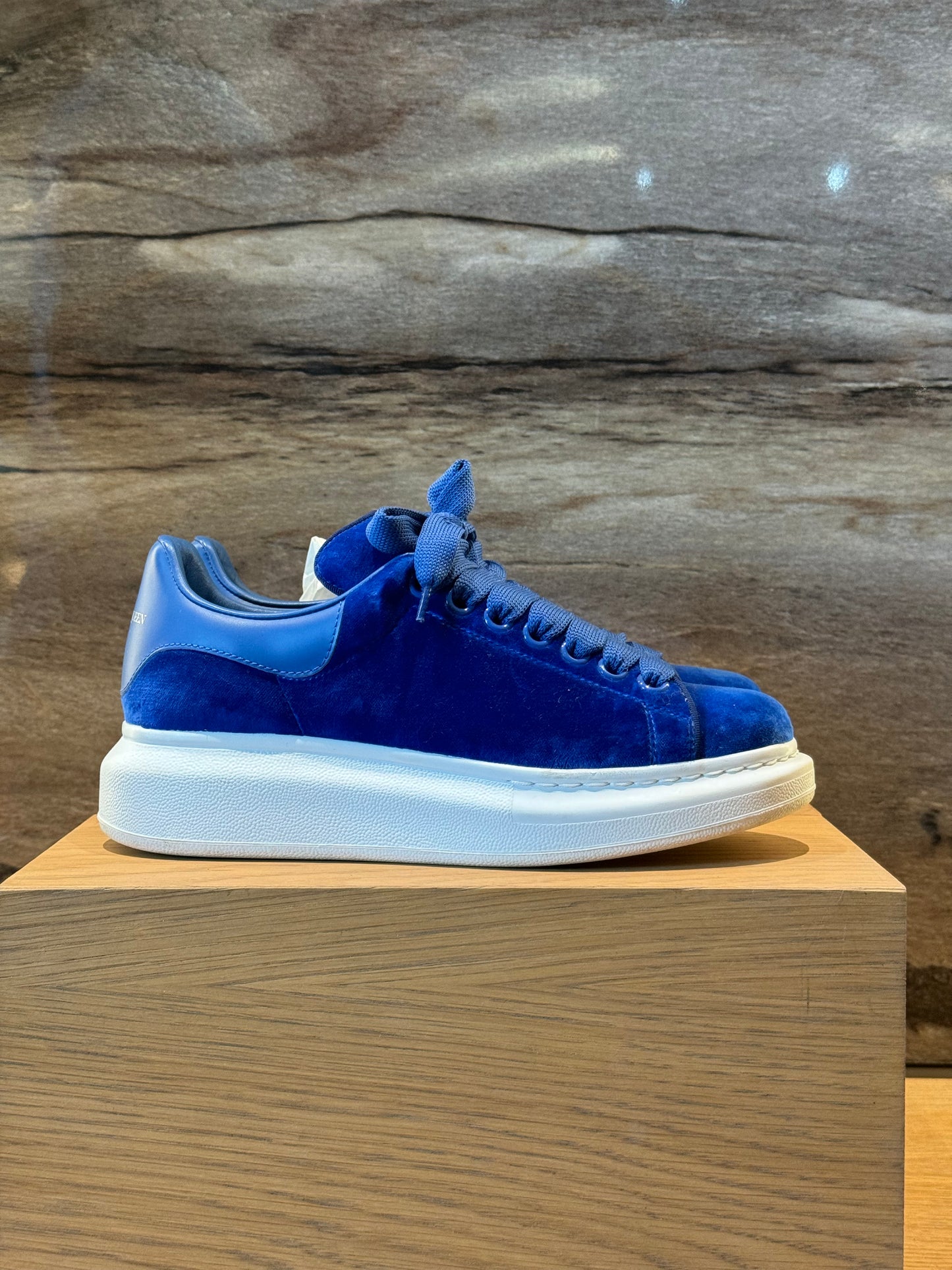 Alexander McQueen Sneakers Oversized Velvet Blue