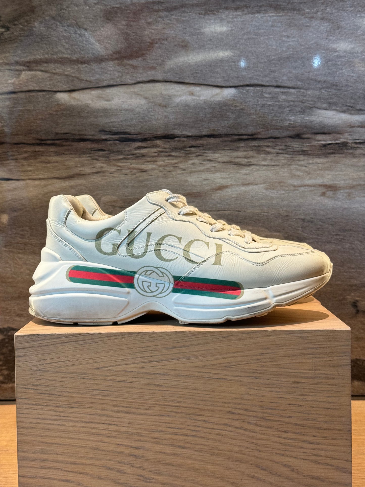 Gucci Sneakers Beige Logo