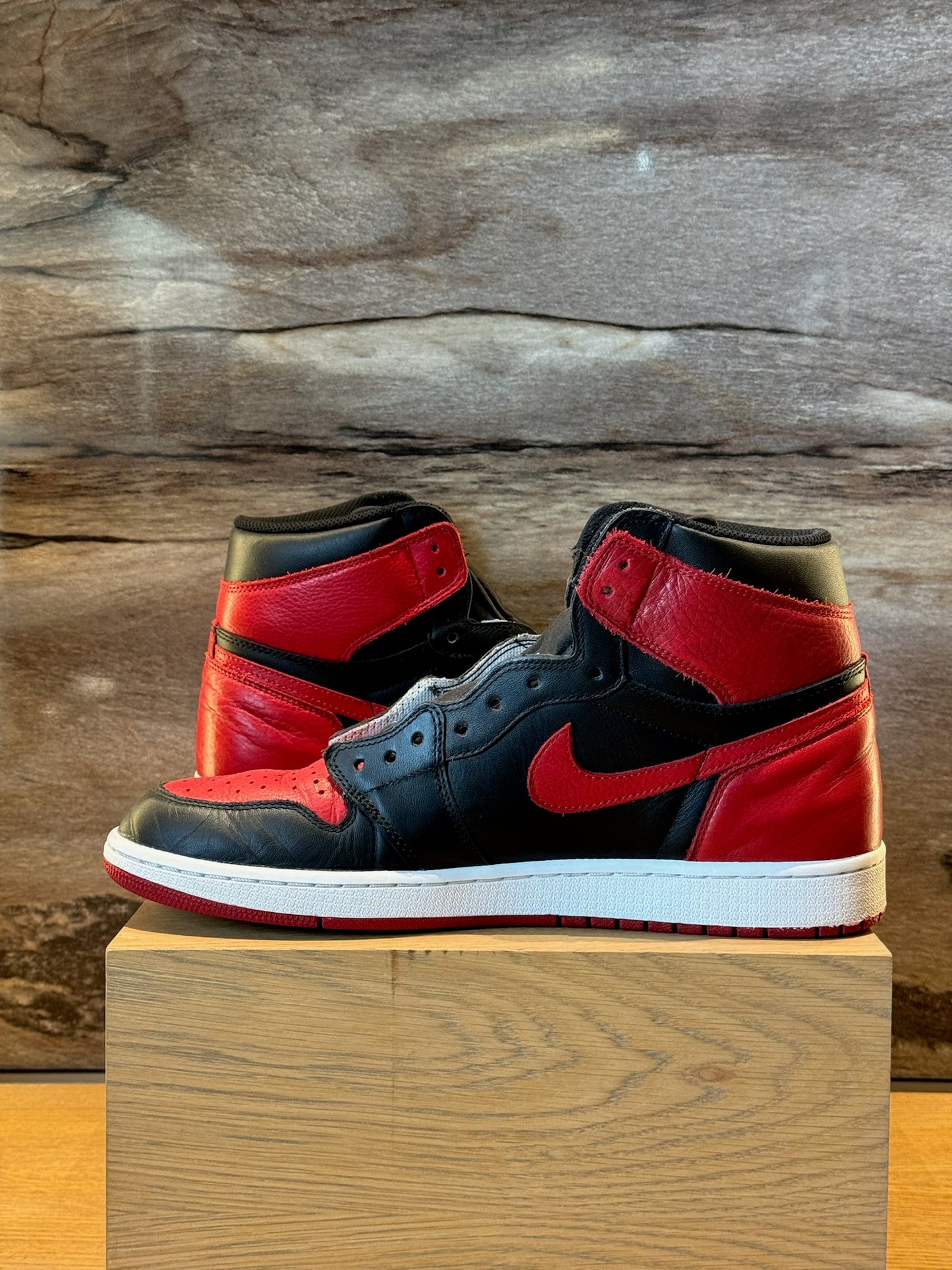 Air Jordan 1 High Bred Banned 2016